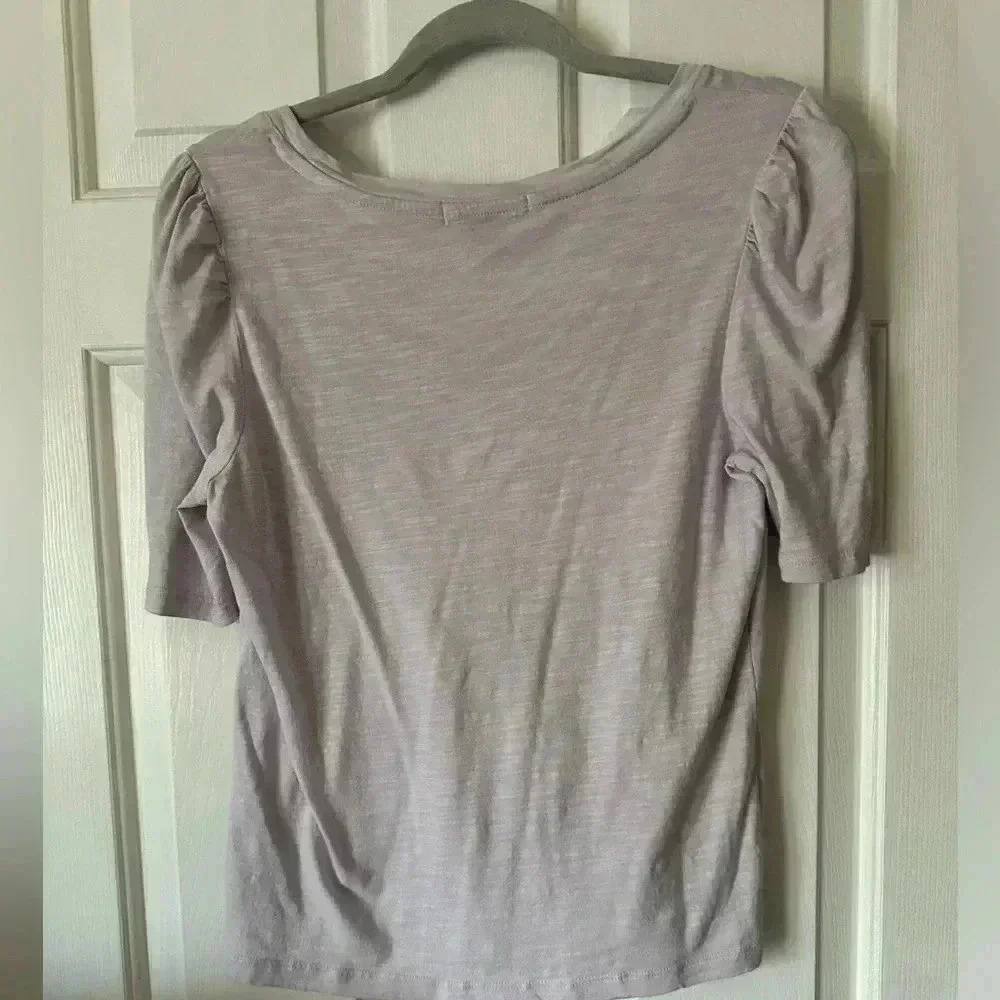 Light purple t shirt with scoop neck - Picture 3 of 3